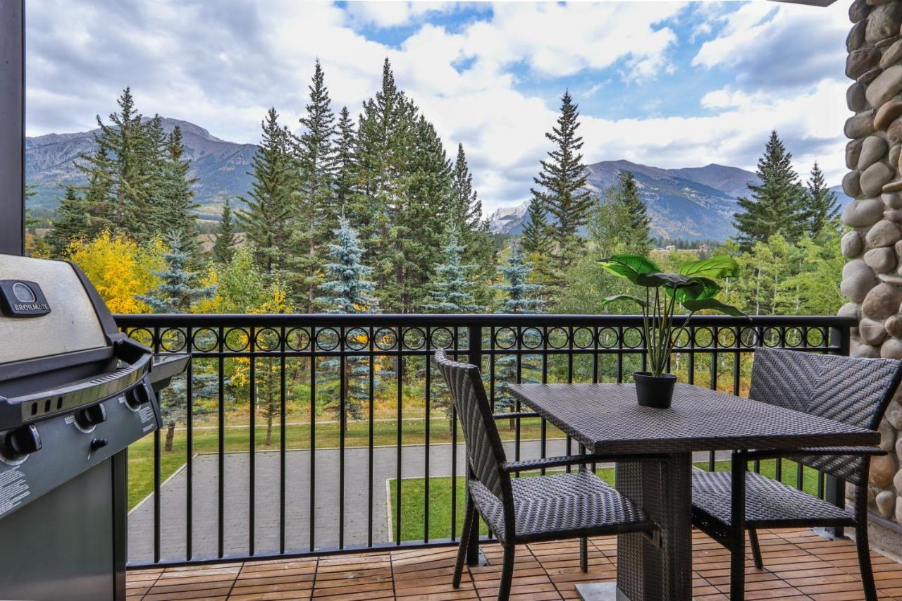 The Mountaineer By Instantsuites Pool & Hottub Canmore Exteriör bild