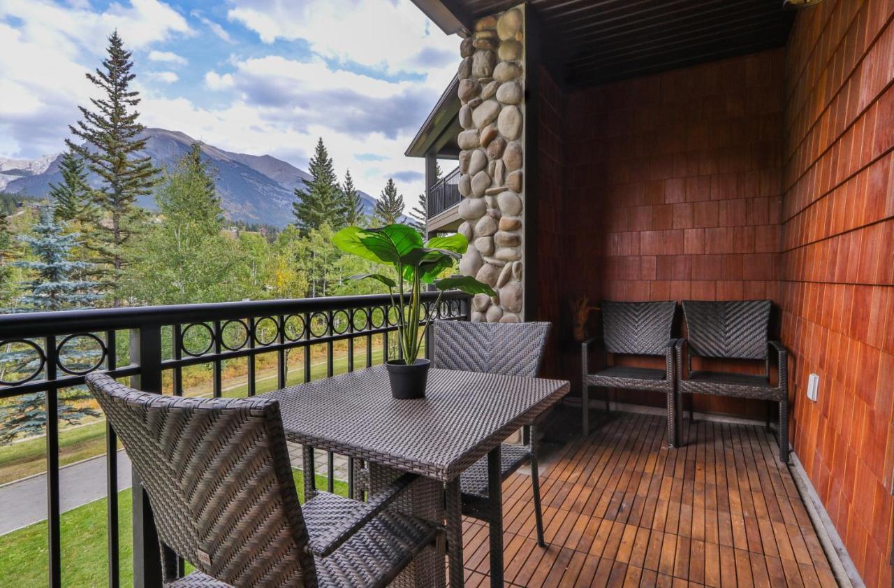 The Mountaineer By Instantsuites Pool & Hottub Canmore Exteriör bild
