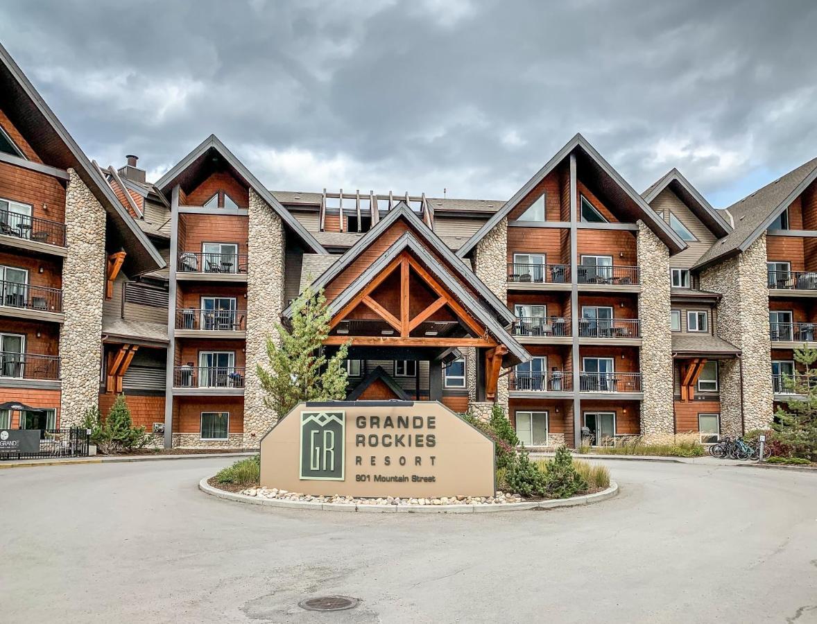 The Mountaineer By Instantsuites Pool & Hottub Canmore Exteriör bild