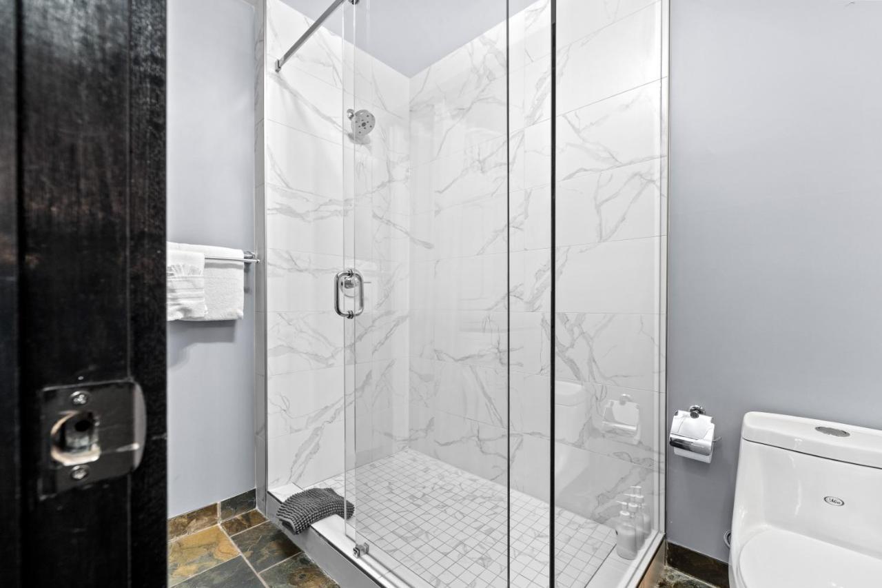 The Mountaineer By Instantsuites Pool & Hottub Canmore Exteriör bild