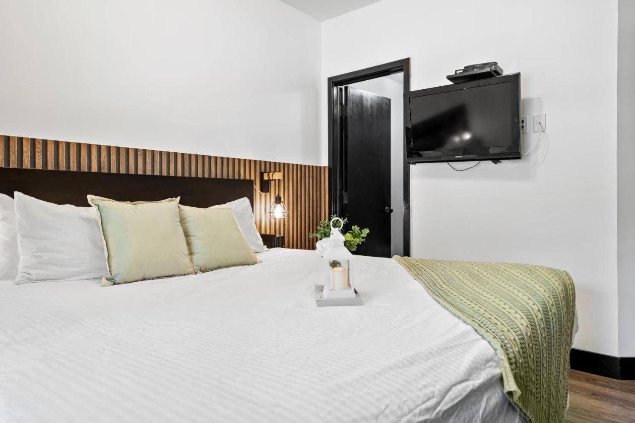 The Mountaineer By Instantsuites Pool & Hottub Canmore Exteriör bild