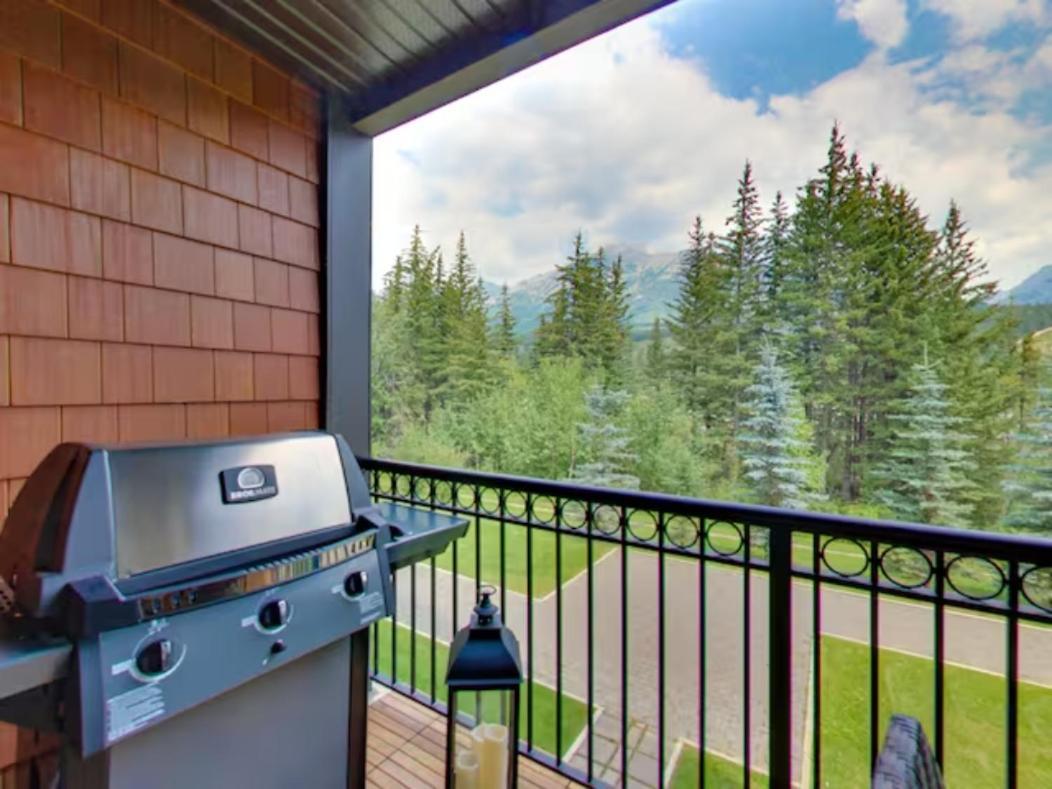 The Mountaineer By Instantsuites Pool & Hottub Canmore Exteriör bild